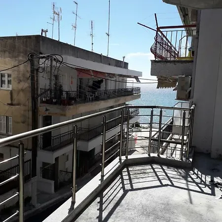 Leonidas Apartment